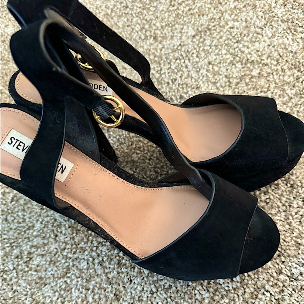 Steve Madden chunky heal suede black heels.